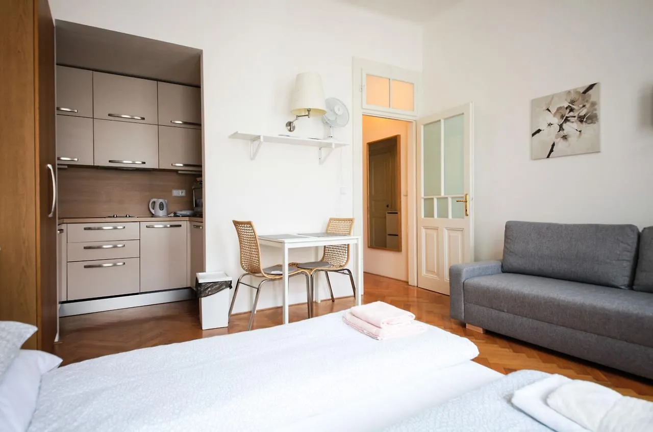 ***  City Castle Aparthotel プラハ チェコ