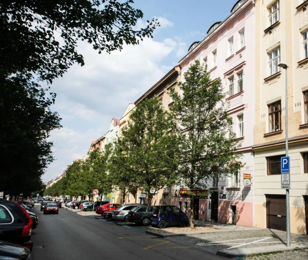 City Castle Aparthotel Praag 3*,