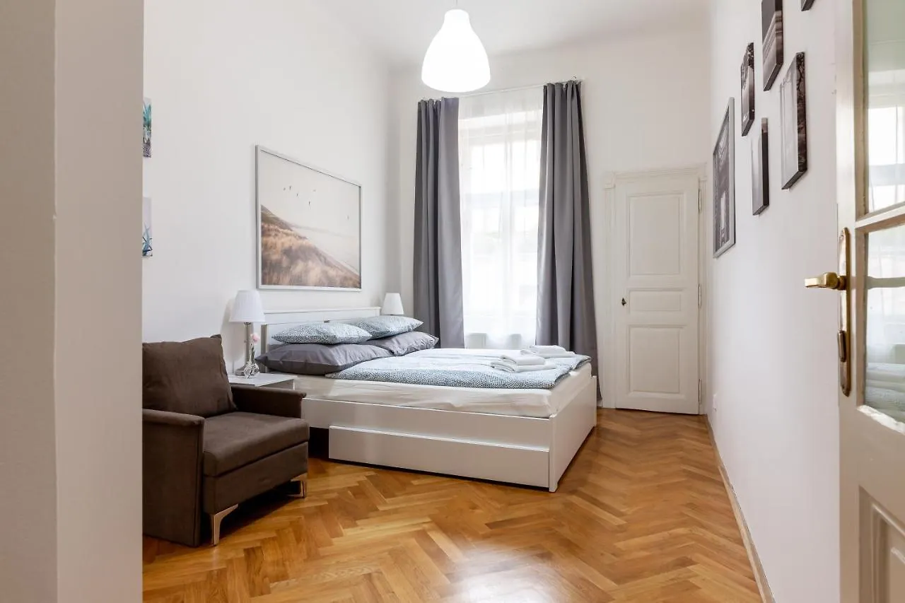 פראג City Castle Aparthotel 3*,  צ'כיה
